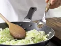 Spitzkohl-Flammkuchen Zubereitung Schritt 3 Spitzkohl-Flammkuchen Zubereitung Schritt 3