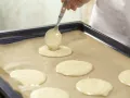 Süße Buchweizentaler mit Johannisbeer-Frischkäse-Creme Zubereitung Schritt 4 Süße Buchweizentaler mit Johannisbeer-Frischkäse-Creme Zubereitung Schritt 4