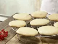 Süße Buchweizentaler mit Johannisbeer-Frischkäse-Creme Zubereitung Schritt 5 Süße Buchweizentaler mit Johannisbeer-Frischkäse-Creme Zubereitung Schritt 5