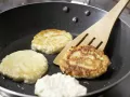 Süße Quarkpuffer mit Apfelsalat Zubereitung Schritt 6 Süße Quarkpuffer mit Apfelsalat Zubereitung Schritt 6