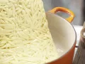 Tagliatelle und marinierter Lachs Zubereitung Schritt 8 Tagliatelle und marinierter Lachs Zubereitung Schritt 8