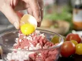 Tatar-Frikadellen Zubereitung Schritt 1 Tatar-Frikadellen Zubereitung Schritt 1