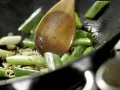 Thailändische Reisnudelpfanne mit Tofu und Chilisauce Zubereitung Schritt 10 Thailändische Reisnudelpfanne mit Tofu und Chilisauce Zubereitung Schritt 10