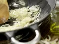 Thailändische Reisnudelpfanne mit Tofu und Chilisauce Zubereitung Schritt 5 Thailändische Reisnudelpfanne mit Tofu und Chilisauce Zubereitung Schritt 5
