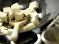 Thailändische Reisnudelpfanne mit Tofu und Chilisauce Zubereitung Schritt 8 Thailändische Reisnudelpfanne mit Tofu und Chilisauce Zubereitung Schritt 8