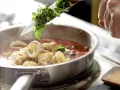 Tintenfisch in pikanter Tomatensauce Zubereitung Schritt 6 Tintenfisch in pikanter Tomatensauce Zubereitung Schritt 6