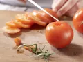 Tomaten-Sardellen-Pizza Zubereitung Schritt 3 Tomaten-Sardellen-Pizza Zubereitung Schritt 3