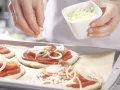 Tomaten-Sardellen-Pizza Zubereitung Schritt 8 Tomaten-Sardellen-Pizza Zubereitung Schritt 8