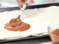 Tomaten-Thunfisch-Pizza Zubereitung Schritt 1 Tomaten-Thunfisch-Pizza Zubereitung Schritt 1