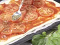Tomaten-Thunfisch-Pizza Zubereitung Schritt 3 Tomaten-Thunfisch-Pizza Zubereitung Schritt 3