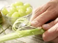 Trauben-Sellerie-Saft Zubereitung Schritt 2 Trauben-Sellerie-Saft Zubereitung Schritt 2