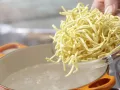 Überbackene Spätzle Zubereitung Schritt 1 Überbackene Spätzle Zubereitung Schritt 1