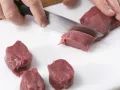 Wildschwein-Medaillons mit Walnusskruste Zubereitung Schritt 1 Wildschwein-Medaillons mit Walnusskruste Zubereitung Schritt 1