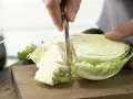 Wirsing-Auflauf mit Schupfnudeln Zubereitung Schritt 1 Wirsing-Auflauf mit Schupfnudeln Zubereitung Schritt 1