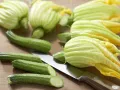 Zitronensauce mit Zucchiniblüten Zubereitung Schritt 4 Zitronensauce mit Zucchiniblüten Zubereitung Schritt 4