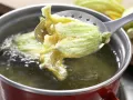 Zitronensauce mit Zucchiniblüten Zubereitung Schritt 6 Zitronensauce mit Zucchiniblüten Zubereitung Schritt 6