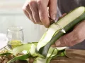 Zucchini-Melonen-Carpaccio Zubereitung Schritt 2 Zucchini-Melonen-Carpaccio Zubereitung Schritt 2