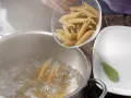 Zucchini-Nudel-Brei mit Hackfleisch Zubereitung Schritt 1 Zucchini-Nudel-Brei mit Hackfleisch Zubereitung Schritt 1