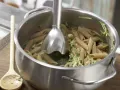 Zucchini-Nudel-Brei mit Hackfleisch Zubereitung Schritt 6 Zucchini-Nudel-Brei mit Hackfleisch Zubereitung Schritt 6
