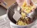Zwetschgen-Knuspertorte Zubereitung Schritt 2 Zwetschgen-Knuspertorte Zubereitung Schritt 2