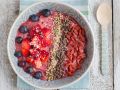 Açaí-Bowl mit frischen Beeren Rezept