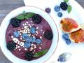 Acai-Brombeer-Smoothie-Bowl Rezept