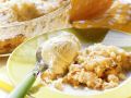 Apfel-Streusel-Gratin mit Eis Rezept