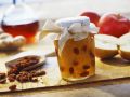 Apfelmarmelade mit Ingwer und beschwipsten Rosinen Rezept