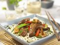 Asiatische Rindfleisch-Gemüsepfanne mit Nudeln Rezept