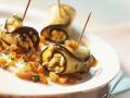 Auberginenrollen mit Tomatensoße Rezept
