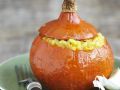 Ausgehöhlter Kürbis mit Risotto gefüllt Rezept