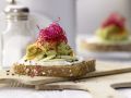 Avocado-Frischkäse-Brot Rezept