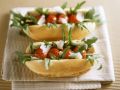 Baguettebrötchen mit Grilltomaten, Rucola und Parmesan Rezept