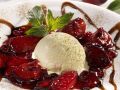 Balsamico-Zwetschgen mit Vanilleeis Rezept