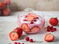 Beeren-Chia-Pudding mit Joghurt Rezept