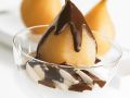 Birnen mit Schokoladensoße und Sahne Rezept