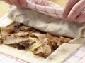 Birnenstrudel mit Haselnüssen Zubereitung Schritt 6 Birnenstrudel mit Haselnüssen Zubereitung Schritt 6
