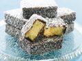 Biskuitkuchen mit Kokos-Schoko-Hülle (Lamingtons) Rezept