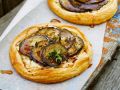 Blätterteig-Torteletts mit Käse und Aubergine Rezept