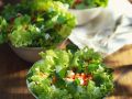 Blattsalat mit Feta und Tomaten Rezept