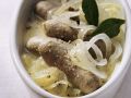 Blaue Zipfl (Nürberger Bratwürste im Essig-Zwiebel-Sud) Rezept