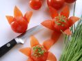 Blumen aus Tomaten schneiden Rezept