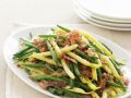 Bohnen grün und gelb mit Knoblauch-Speck-Bröseln Rezept