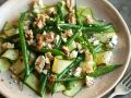 Bohnensalat mit Gurken, Käse und Nüssen Rezept