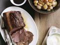 Braten vom Rind mit Knoblauch und Zwiebeln Rezept