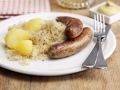 Bratwurst mit Sauerkraut und Salzkartofflen Rezept
