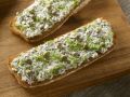 Brot mit Frischkäse, Sardinen, Kapern und Dill Rezept