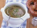 Brühe mit Leberknödel Rezept