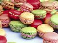 Bunte Macarons (französisches Kleingebäck) Rezept