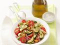 Bunte Nudeln mit Zucchini-Tomaten-Soße Rezept